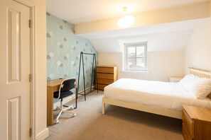 2 bedrooms, iron/ironing board - Host Stay St Andrews Court (Durham)
