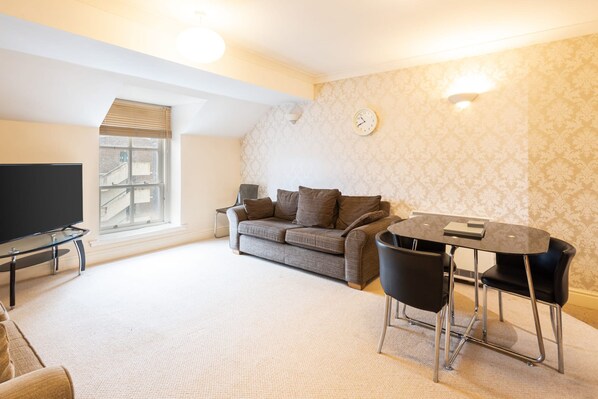 2 bedrooms, iron/ironing board - Host Stay St Andrews Court (Durham)