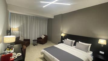 Doppel- oder Zweibettzimmer, Meerblick | 1 Schlafzimmer, Zimmersafe, Schreibtisch, laptopgeeigneter Arbeitsplatz