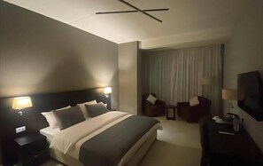 Deluxe Room | In-room safe, desk, laptop workspace, free WiFi - 365 Urban Living (Byblos)