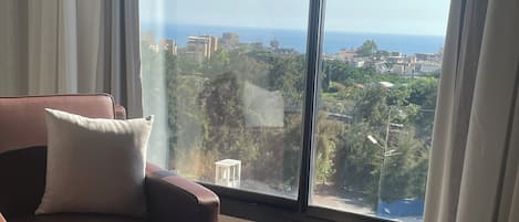 Suite, Sea View | Living area