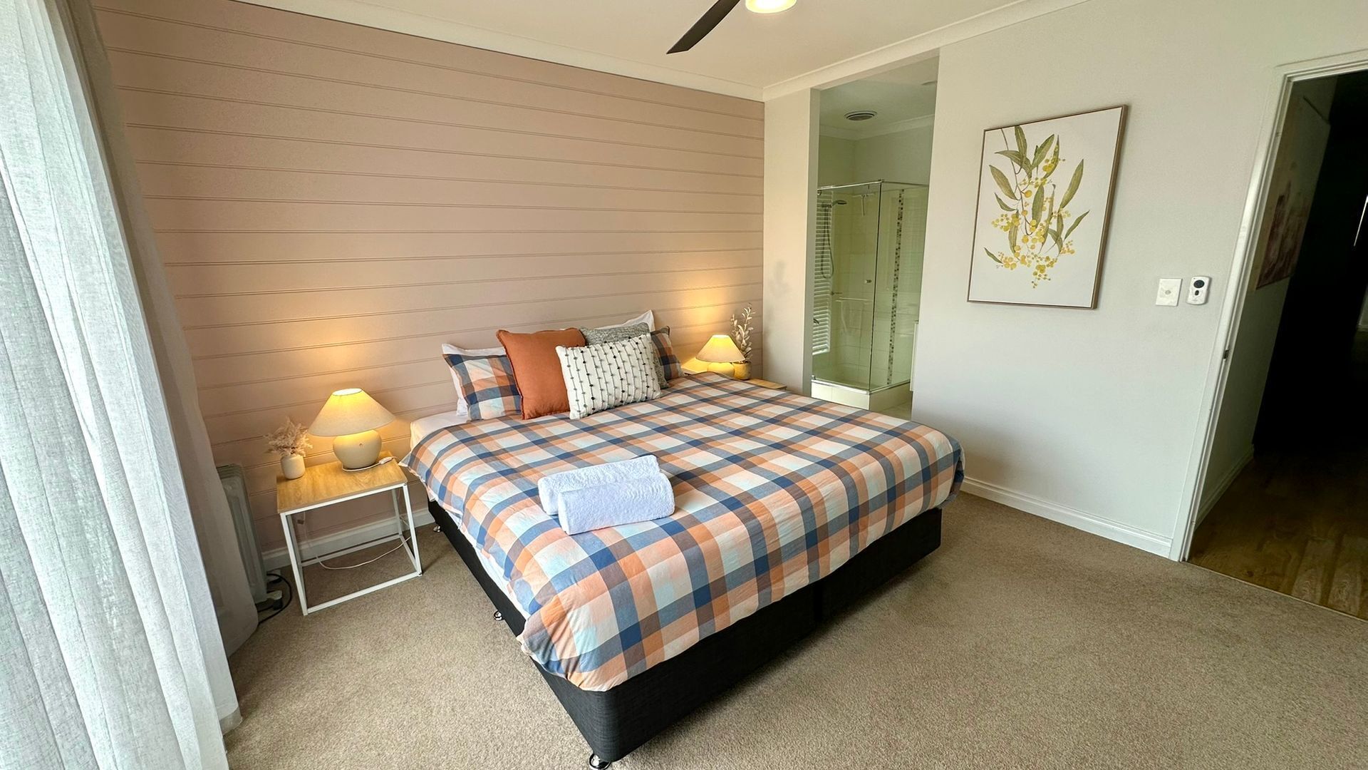 3 bedrooms, travel cot, free WiFi, bed sheets