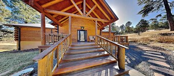 Double Eagle Manor | Main & Guest Houses with Hot Tub!