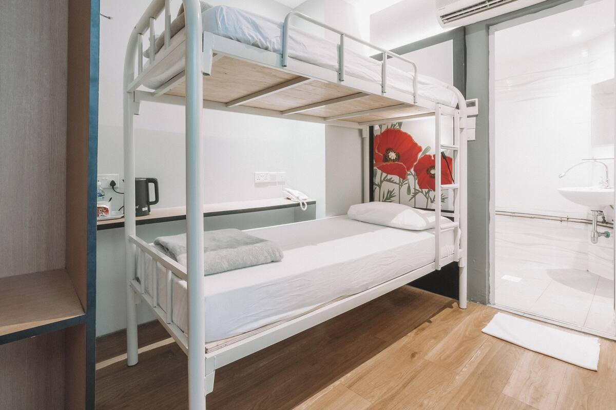 ツインルーム (Bunk Bed) | WiFi (無料)、ベッドシーツ