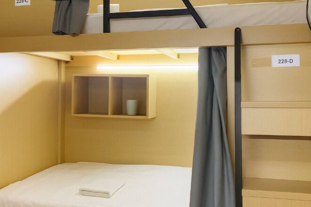 Free WiFi, bed sheets