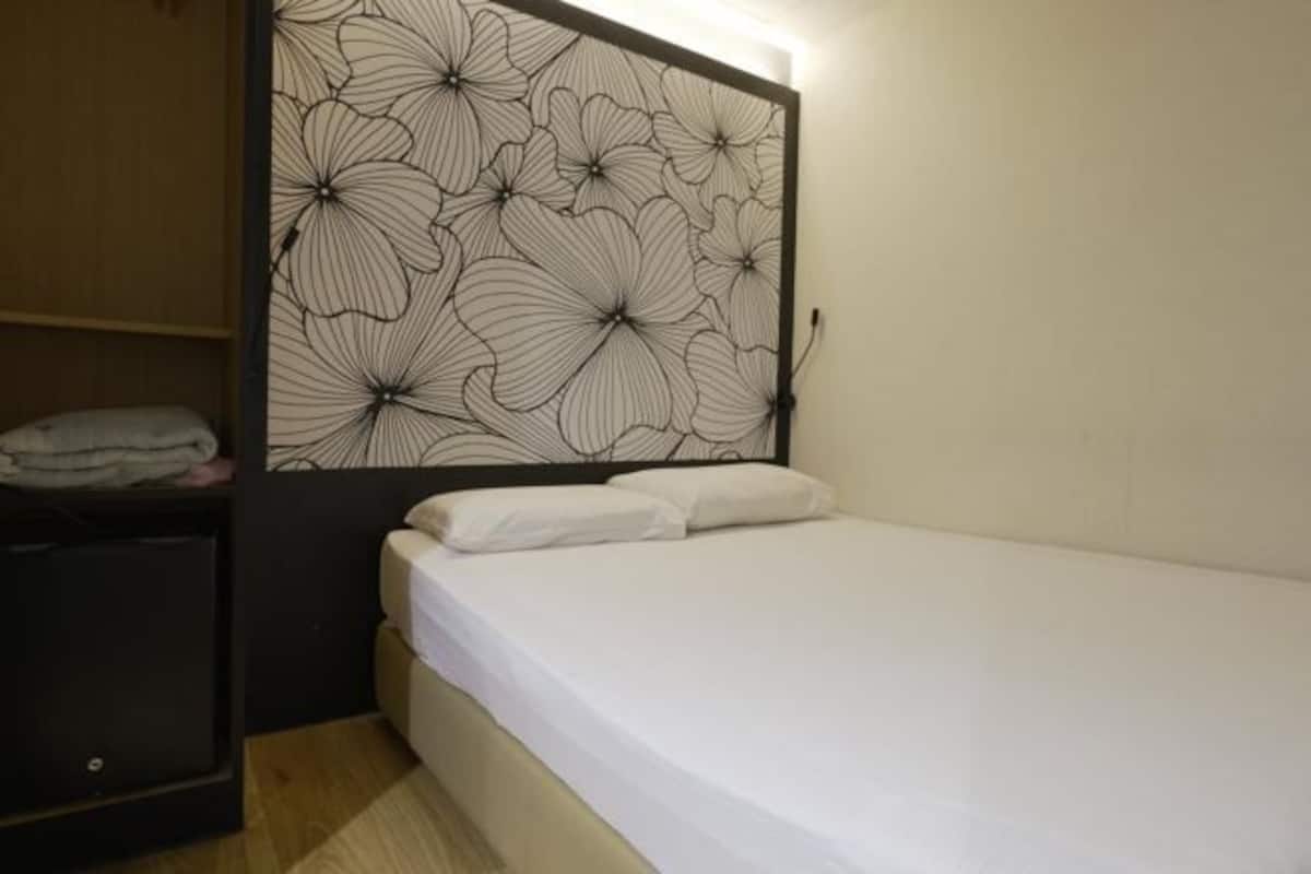 Wi-Fi de cortesia, roupa de cama