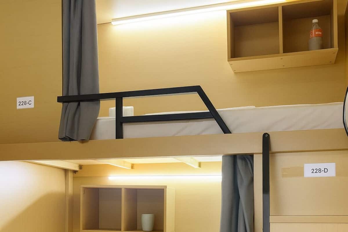 Free WiFi, bed sheets