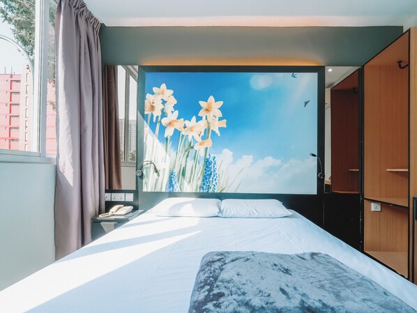 Premier, Window | Free WiFi, bed sheets - Hi Hotel Dot (Singapore)