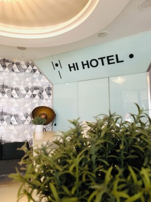 Reception - Hi Hotel Dot (Singapore)