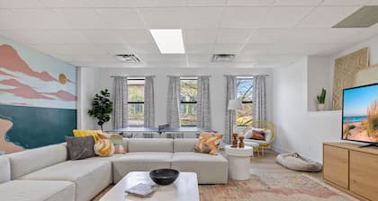 Juniper Presents: City View Loft - Metro Style Downtown Loft near Harbor & Beach