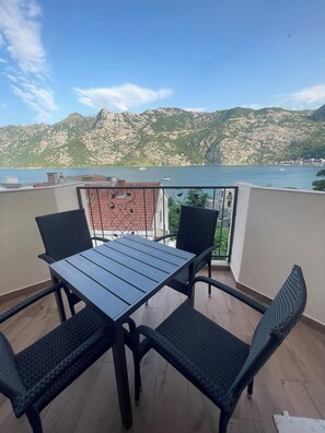 Outdoor dining - Luxury seaside apartment with Risan bay view and two bedrooms (Risan)