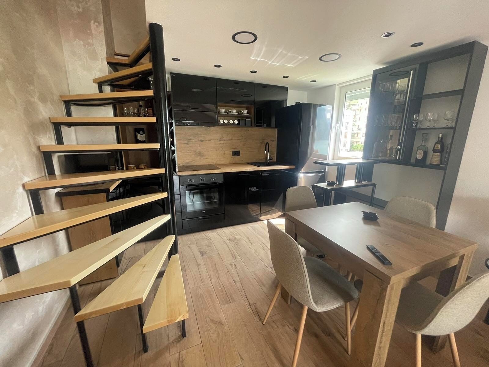 ثلاجة، ميكروويف، فرن، موقد طهي مسطح