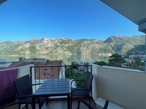 Outdoor dining - Luxury seaside apartment with Risan bay view and two bedrooms (Risan)