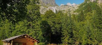 Iason Guest House in Mazeri- Cozy studio with WiFi, AC in fabulous Mestia