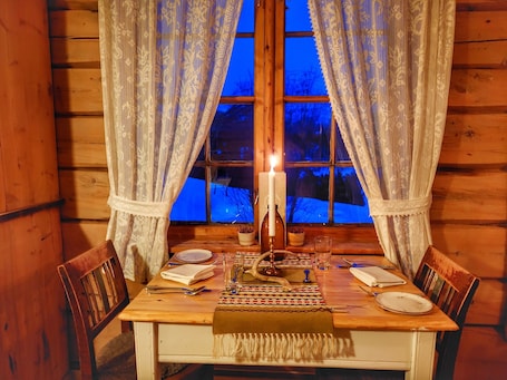 Se sirven cenas y cocina local