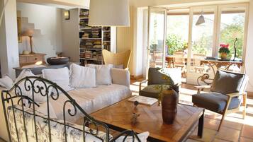 TV, table tennis, books, stereo