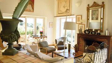 TV, table tennis, books, stereo