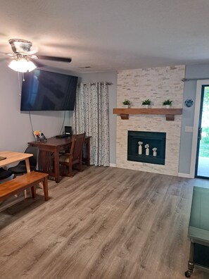 Interior - Pet friendly 2-bedroom condo in enjoyable Branson with AC, fitness room , Pools (Branson)