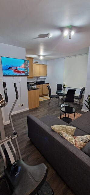 Interior - Stylish One Bedroom Flat In Finchley Road (London)