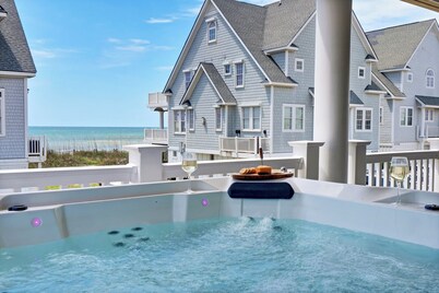 Spacious Villa: Pool, Hot Tub, Game Room, Ocean Views