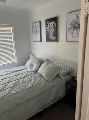 2 bedrooms, iron/ironing board, WiFi, bed sheets