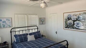 2 bedrooms, iron/ironing board, WiFi, bed sheets