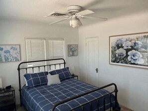 2 habitaciones, tabla de planchar con plancha, wifi y ropa de cama 