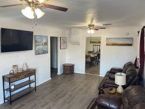 Cozy 2-bedroom bungalow in lovely Safford with WiFi, AC