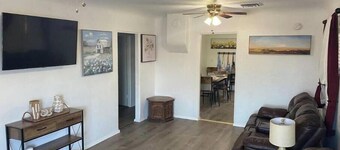 Cozy 2-bedroom bungalow in lovely Safford with WiFi, AC