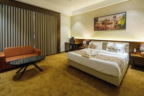 奢华套房 | 办公桌、笔记本电脑工作区、免费 WiFi