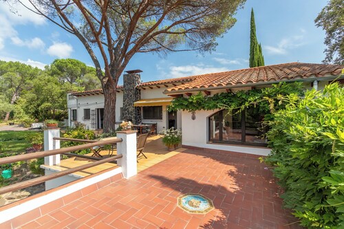 Charming Home in a Green Valley. El Pigot. Tranquility, Nature & Private Pool!