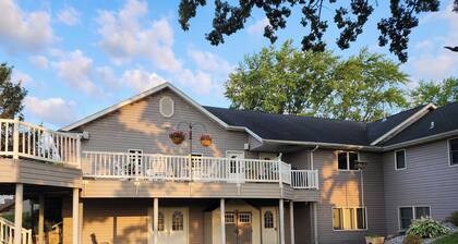 Quiet Country Oasis. Spacious and serene apartment. Gas fireplace, private patio