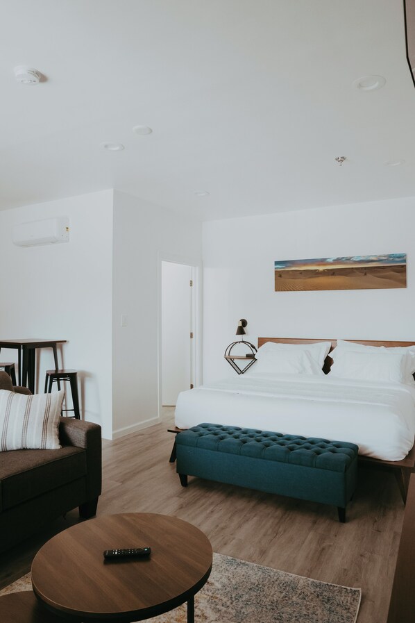 Iron/ironing board, WiFi, bed sheets