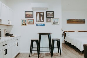 Interior - Modern Desert Oasis Studio in Historic Downtown Yuma (Yuma)