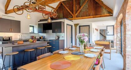 5 bedroom accommodation in Huntley