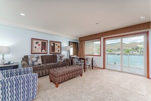 TV - GrandView 622 Waterfront condo on Lake Chelan (Chelan)