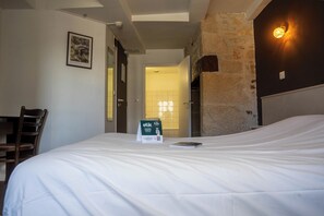 Comfort tweepersoonskamer, uitzicht op de stad | Een bureau, gratis wifi