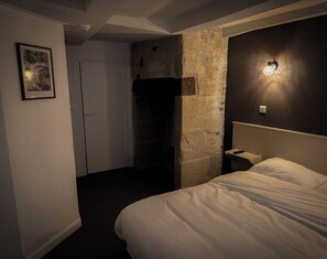Comfort Double Room, City View | Desk, free WiFi - Logis Hôtel EBEN (Egletons)