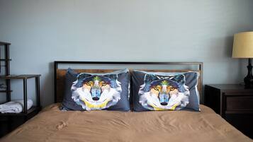 1 bedroom, bed sheets