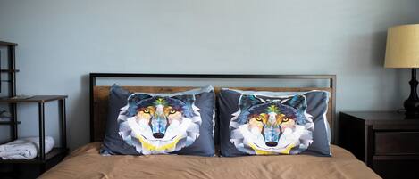 1 bedroom, bed sheets