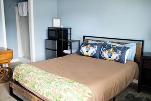 1 bedroom, bed sheets