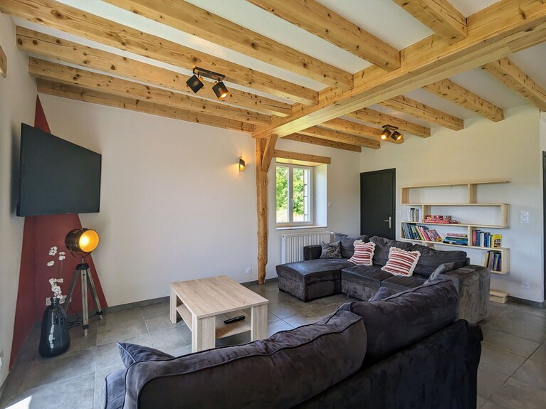 Authentic And Comfortable Gîte With Large Grounds And Stunning View In Saint-privat-d'allier - Auvergne