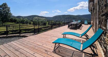 Authentic and comfortable gîte with large grounds and stunning view in Saint-Privat-d'Allier