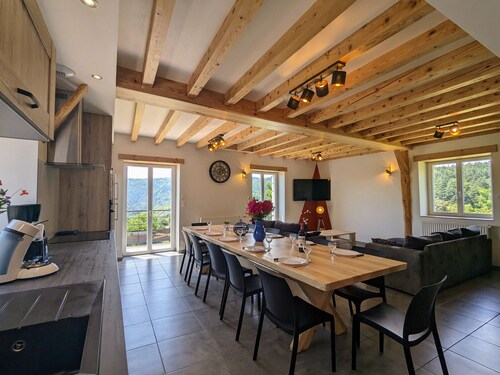 Gîte authentique et confortable avec vaste terrain et vue imprenable à Saint-Privat-d'Allier