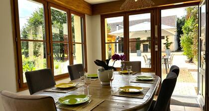 GĂźte authentique avec spa, tennis et jardin paysager â Draps et mĂ©nage inclus, calme campagnard.