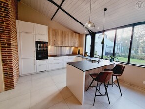 Fridge, microwave, dishwasher, coffee/tea maker