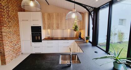 Louez une Maison de MaĂźtre pour 11 Pers. Ă  Arneke - Jardin, WiFi et Proche Commerces