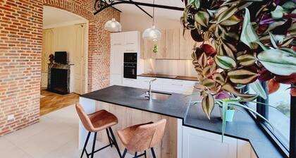 Louez une Maison de MaĂźtre pour 11 Pers. Ă Arneke - Jardin, WiFi et Proche Commerces