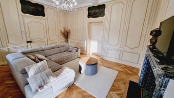 Télévision, table de tennis de table