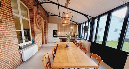 Maison de maĂźtre avec jardin, baby-foot, proche de Cassel et plages du Nord, tout inclus !